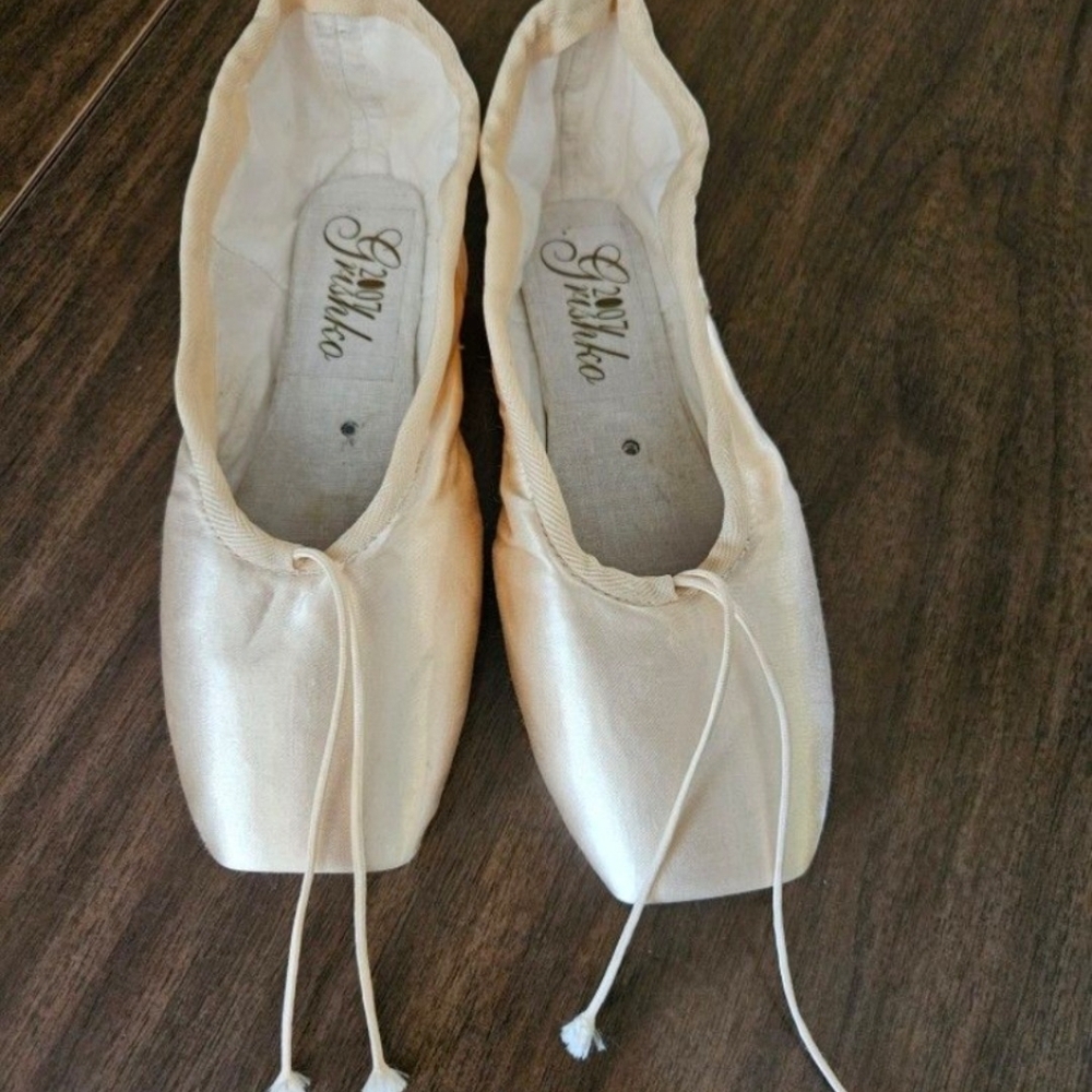 Grishko Women's Cream POINT Satin Ballet TOE SHOES  Slippers Light Pink Size 5.5